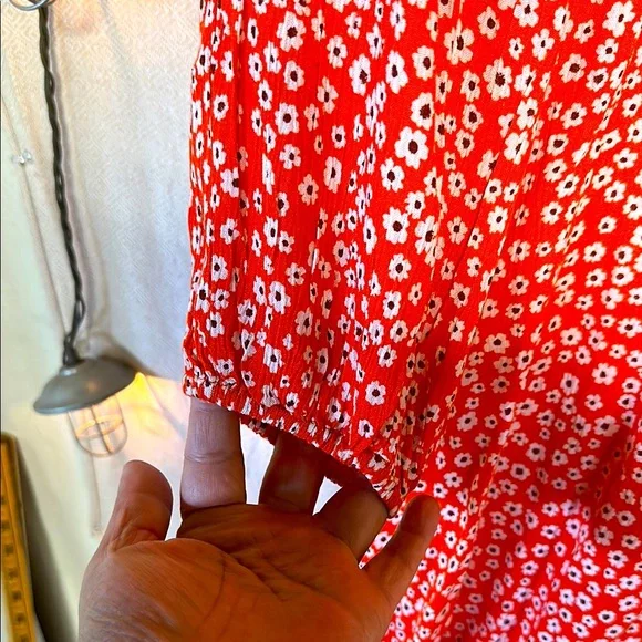 NWT Billabong, long sleeve, side slits on waist, Floral Red Dress - Picture 6 of 12